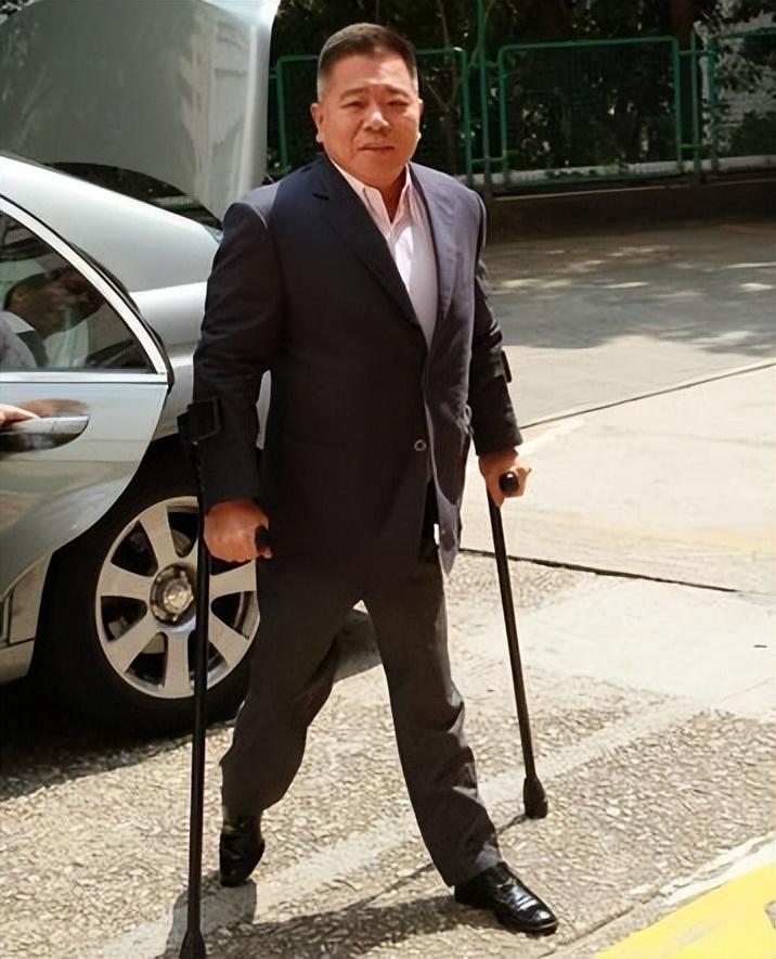 小花旦變美女總裁！她嫁給「大15歲的殘疾富豪」　一家5口3人殘疾：風光背後飽含心酸