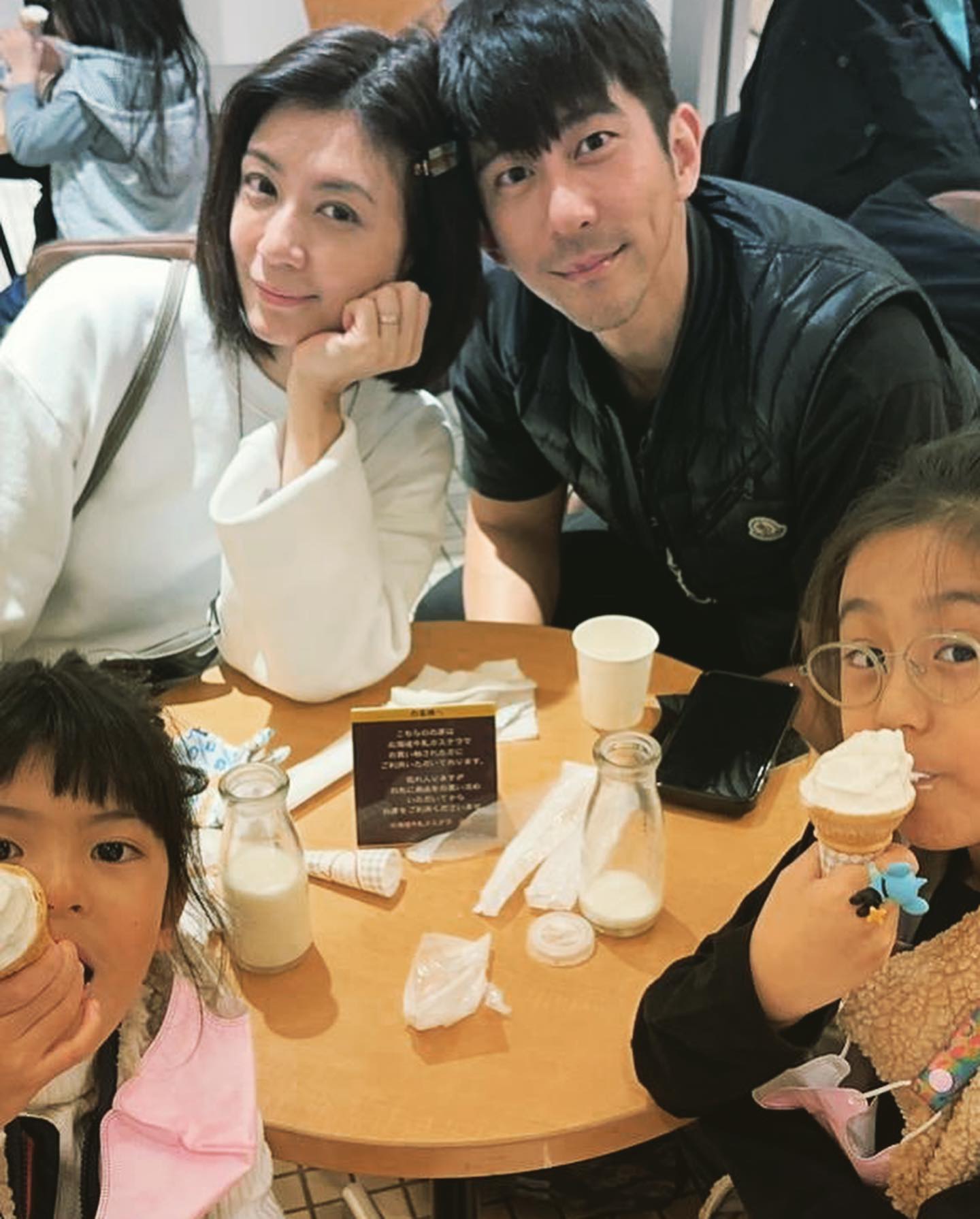歡慶8年婚！賈靜雯曝老公「想帶18歲梧桐妹去夜店」　女兒越穿越辣也不管「真實相處曝光」