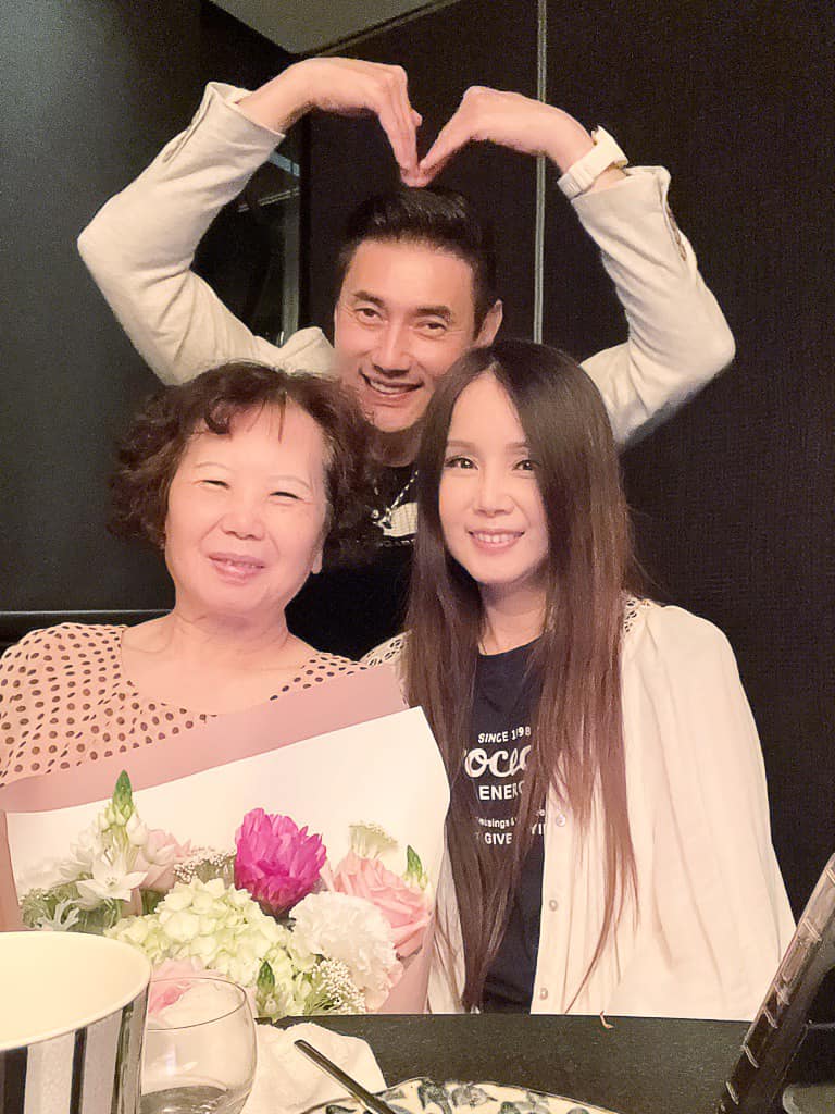 再婚8年不生子！包偉銘大壽前「攜妻飛沖繩」重溫8年前婚禮　劉依純突放話「想要再嫁」他傻眼答應了