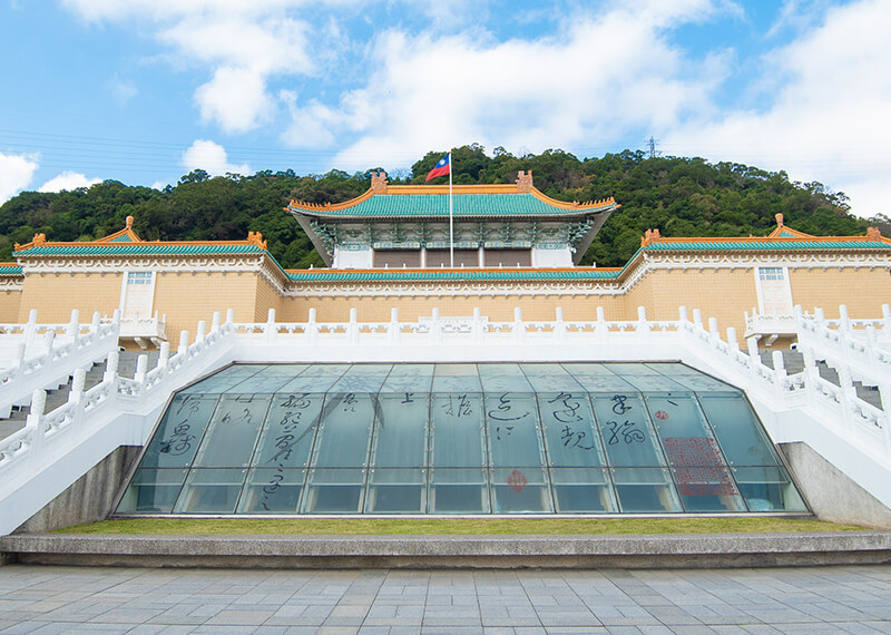 老家挖出小鐵盒！她打開驚見「一整疊清朝地契」　一算竟是「216年前了」網全驚：是大地主