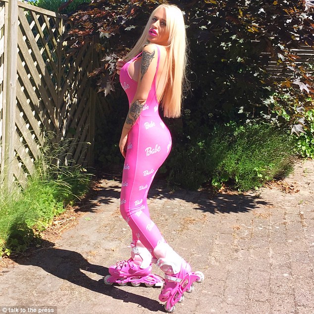 想要當花瓶！她花400萬「把自己整成塑膠芭比」　原本臉蛋曝光「網友一看超傻眼」：太可惜了吧