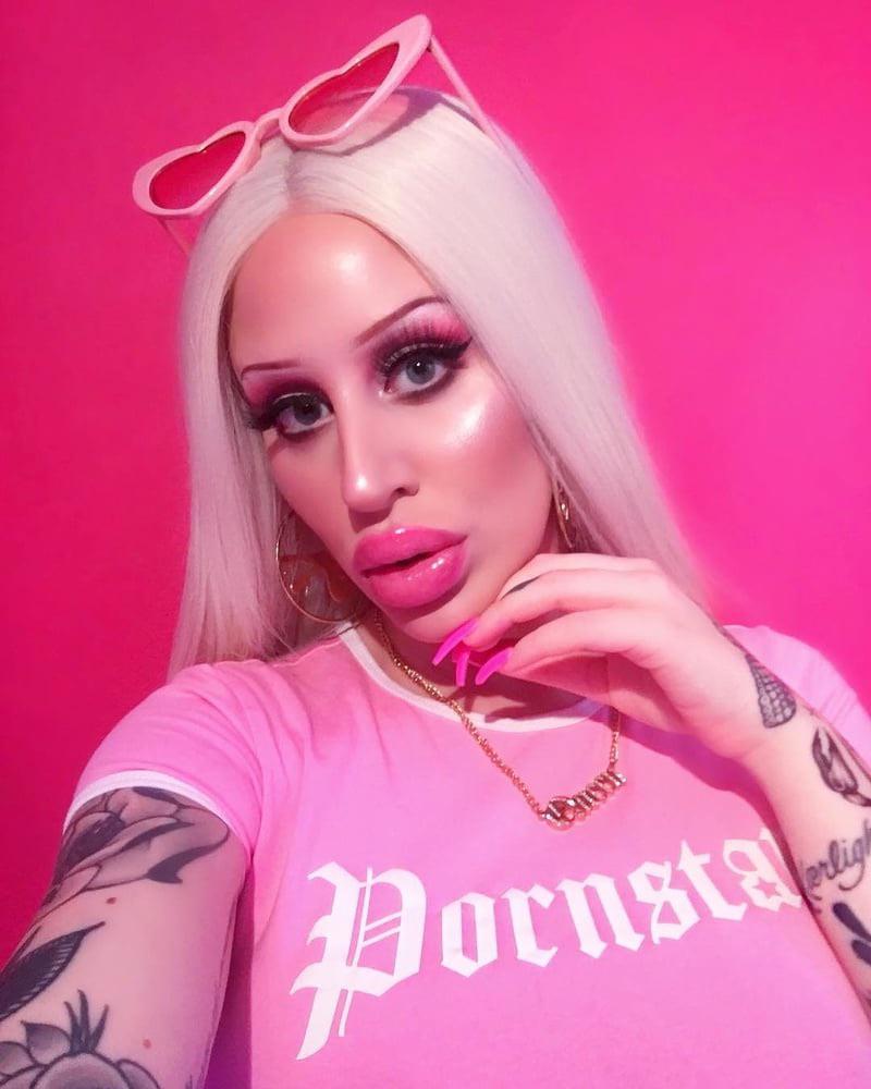 想要當花瓶！她花400萬「把自己整成塑膠芭比」　原本臉蛋曝光「網友一看超傻眼」：太可惜了吧