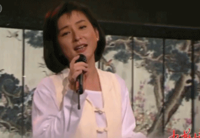 她是天后中的天后！童星出道憑《夢醒時分》紅極一時　母親走後「封閉自我」現狀令人惋惜