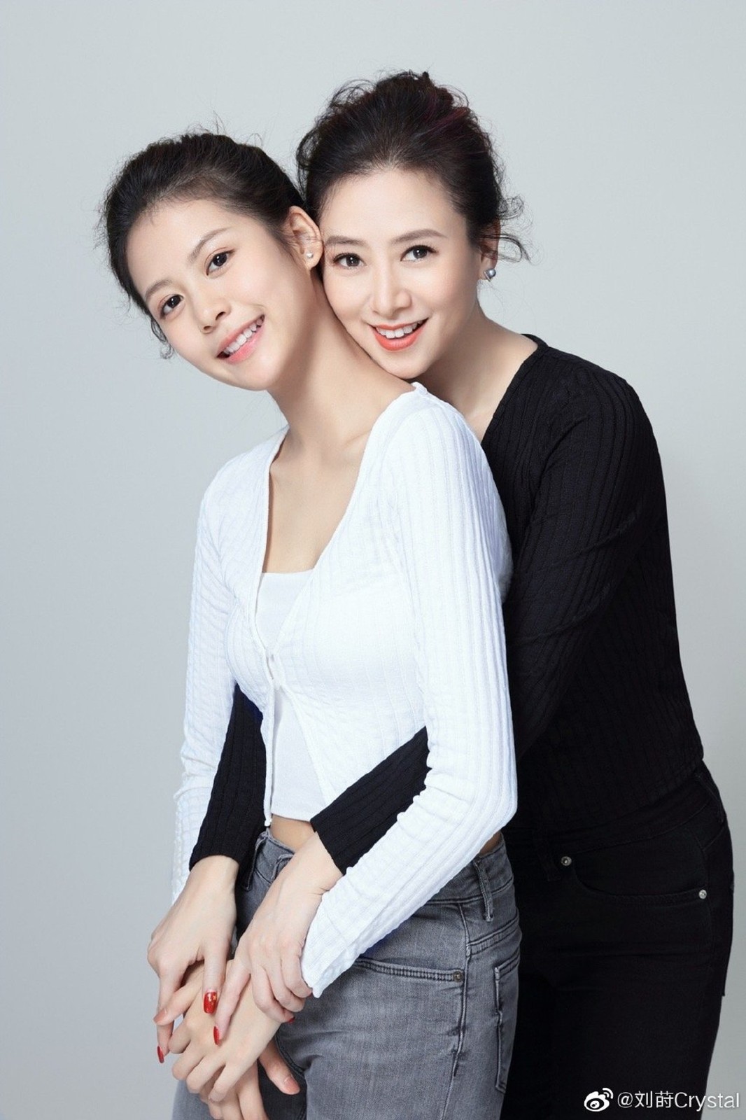低調來台行善！資深玉女「帶15歲愛女做公益」：言教不如身教　學霸身分曝光「仙女顏值不輸媽」