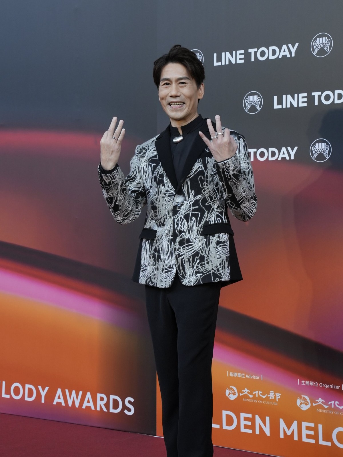 昏迷7天沒意識!羅時豐「被家人抬進醫院」查不出原因 驚曝「眼睛睜開卻動不了」:差點掛掉