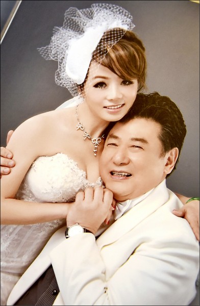 才梅開四度!一代小生自爆「配偶欄是空的」8年婚變 火大切割「小28歲歌后妻」:她不想犯重婚罪