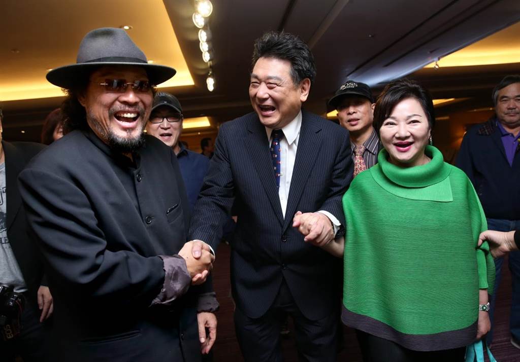 才梅開四度!一代小生自爆「配偶欄是空的」8年婚變 火大切割「小28歲歌后妻」:她不想犯重婚罪