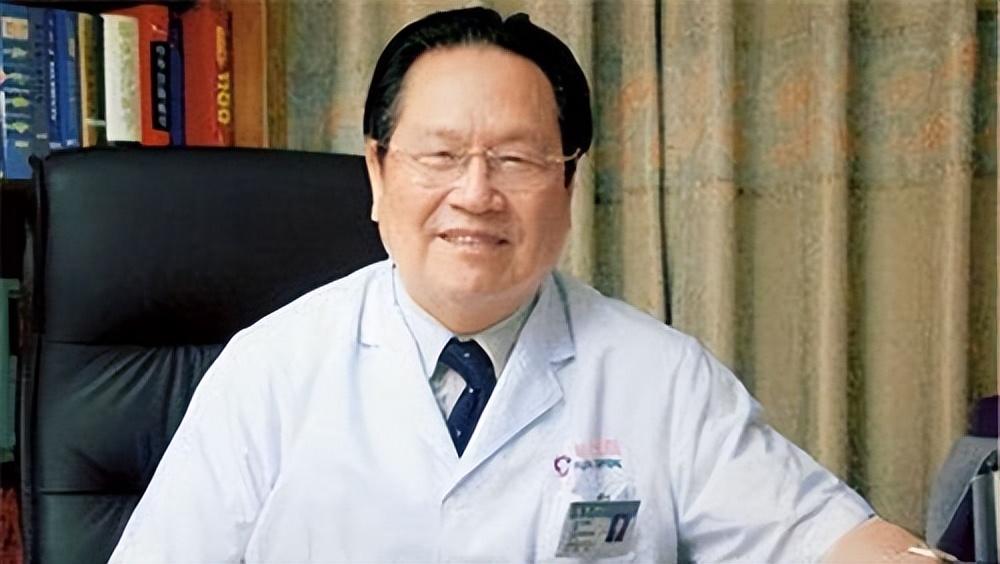 女子懷胎12月未生！老公一看「嚇逃走了」　醫生搖頭「被留在這等死」