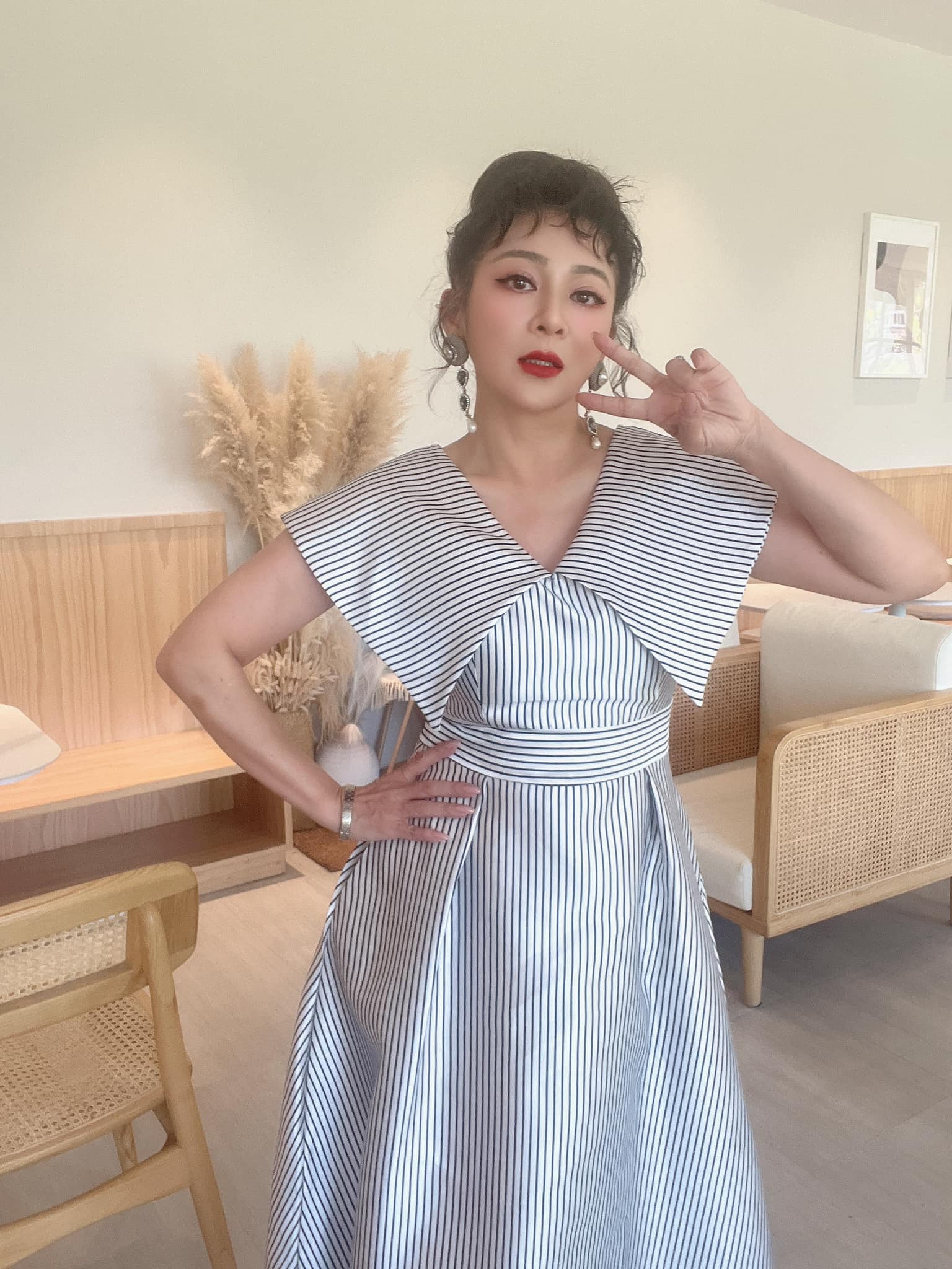 年過半百再當媽？王彩樺「無預警PO孕肚照」宣布：我懷孕了　「鬆口曝真相」網嗨喊恭喜