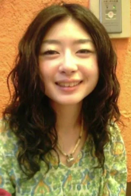 愛上黑辣妹妝容！人妻出門「把整張臉塗黑」濃妝豔抹　卸妝後「露出仙女真面目」網直嘆太可惜