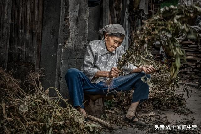 帶外孫15年！剛考上大學「親家公接走」外孫直接跟他們走　我難過到吃不下飯「4天後卻感動痛哭」