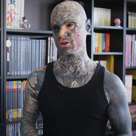 資深幼兒園老師「全身刺滿刺青」連舌頭都不放過 家長怒投訴「小孩看了會做惡夢」後續下場曝光