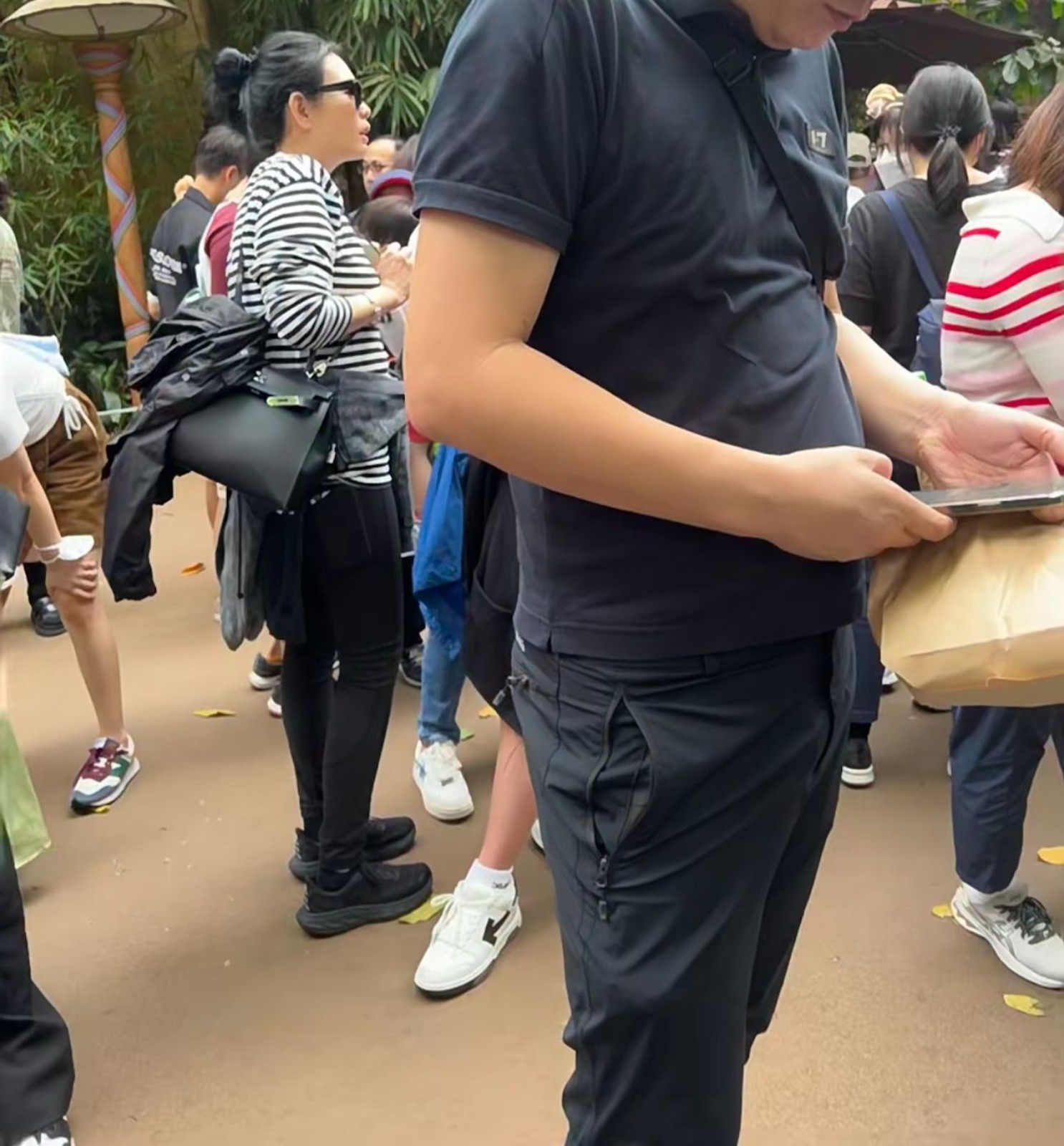 才被指虎背熊腰！一代女神「和名僧共進午餐」無P圖照瘋傳　「55歲真實狀態曝」酸民全被打臉