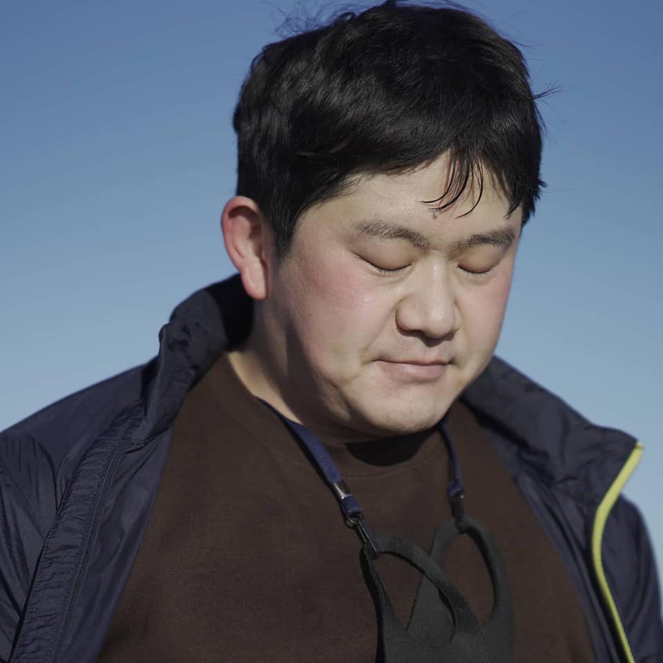 在家輕生亡！33歲男星「遺體躺冰櫃23天」無人認領　前經紀人「出手幫辦葬禮」：心裡不好過...