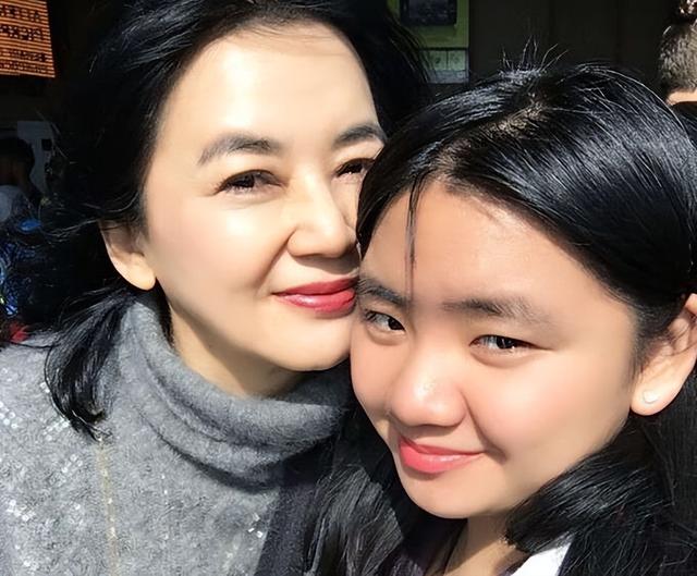 孫儷被爆赴港探親！「親戚是台灣息影女星」她喊姨奶奶　「與林青霞並稱四大美人」來頭不小