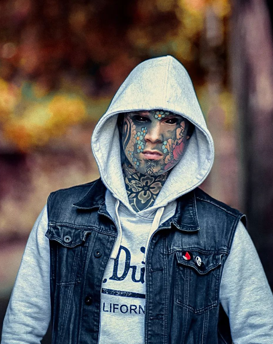 資深幼兒園老師「全身刺滿刺青」連舌頭都不放過 家長怒投訴「小孩看了會做惡夢」後續下場曝光