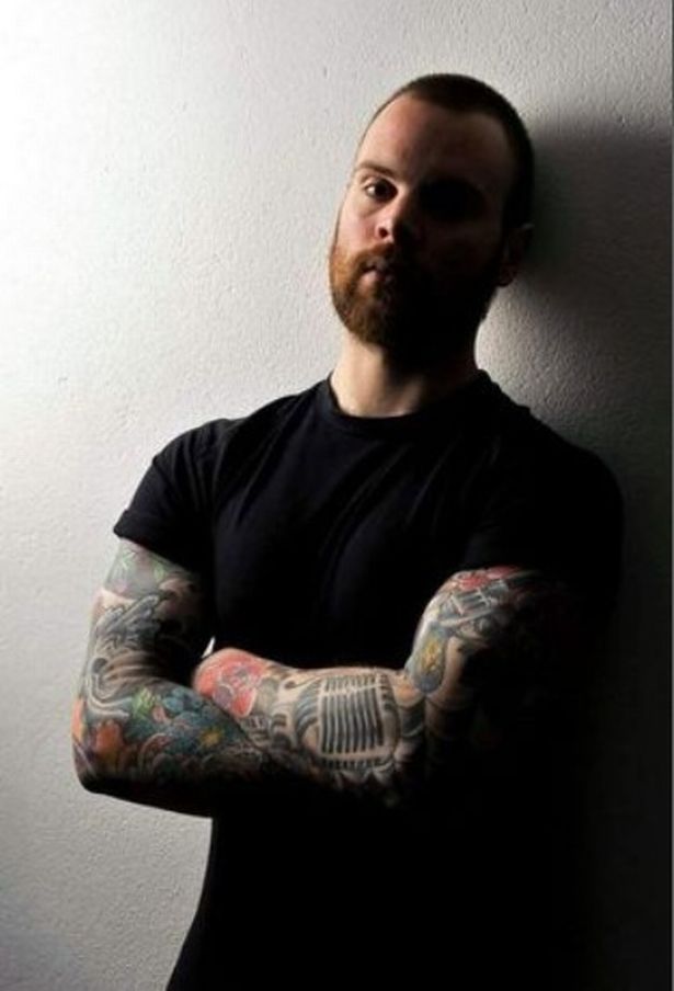 資深幼兒園老師「全身刺滿刺青」連舌頭都不放過 家長怒投訴「小孩看了會做惡夢」後續下場曝光