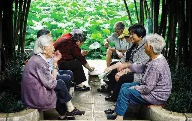 一旦上了50歲：「這3個地方」要少去　去得越多福氣越少「還帶給自己和家人不幸」：不是迷信