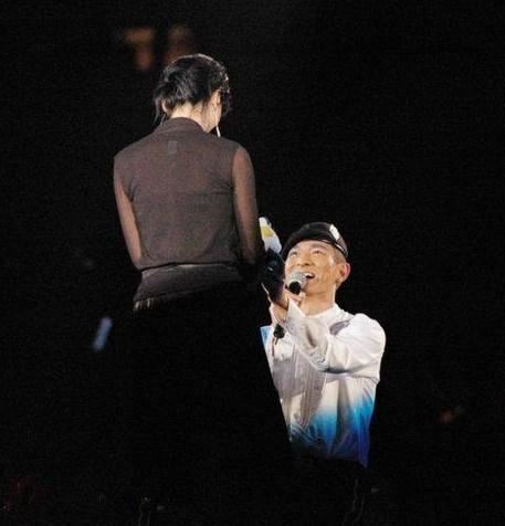 一代女神！曾被劉德華「跪地求婚不應」卻嫁平民丈夫　今成路邊大媽「無人識」不抱怨：我在做自己 
