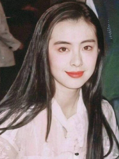 隱居生活曝光！王祖賢超市低調採購 婉拒粉絲合影：「請別透露我的身份」