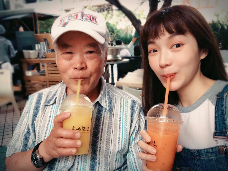 父母高齡80！48歲戲劇女神「心疼爸媽強忍病痛」不想花子女錢　感激工人爸最好身教「扛責還債10多年」