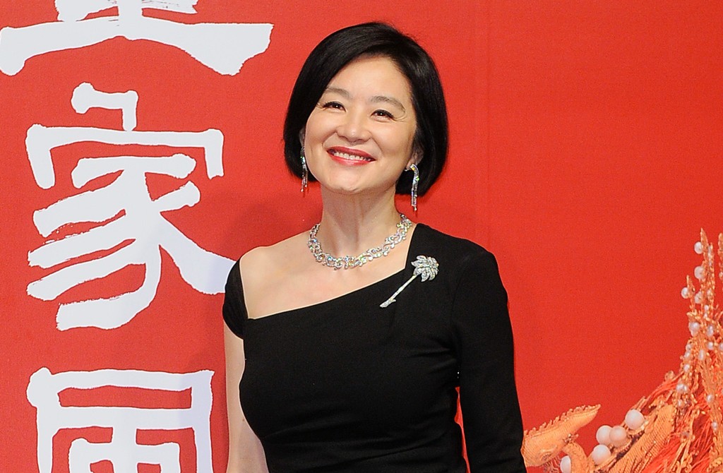 不敗女神現身日本！她逛街「巧遇68歲大咖女星」真實狀態曝光　眼尖網驚覺「旁邊也是大明星」