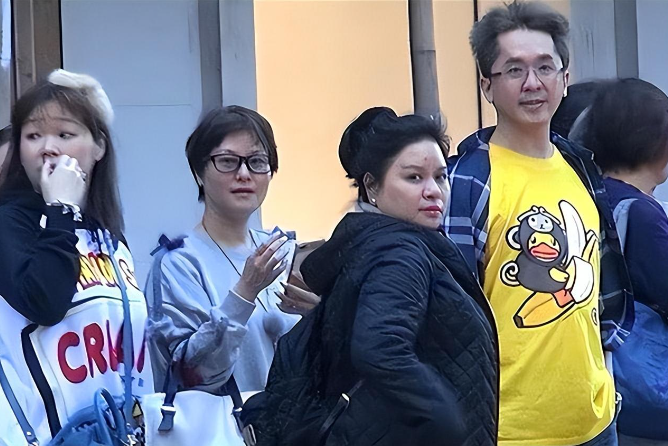 當代韋小寶！他「爽擁3女友」每人每月給200萬工資　54歲不婚不育「爆睡覺規矩」令人羨慕不已