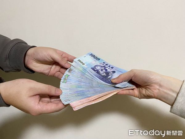 騎車自摔受傷！高雄男「自稱成大生」含淚求救：我不是壞孩子...　她心軟「給1500就醫」結局驚呆網
