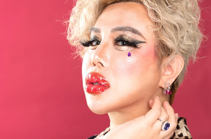 被富婆包養!他不工作「狂燒2900萬整形」還能拿零用錢 每天陪金主吃飯「整前臉蛋曝光」網嚇呆