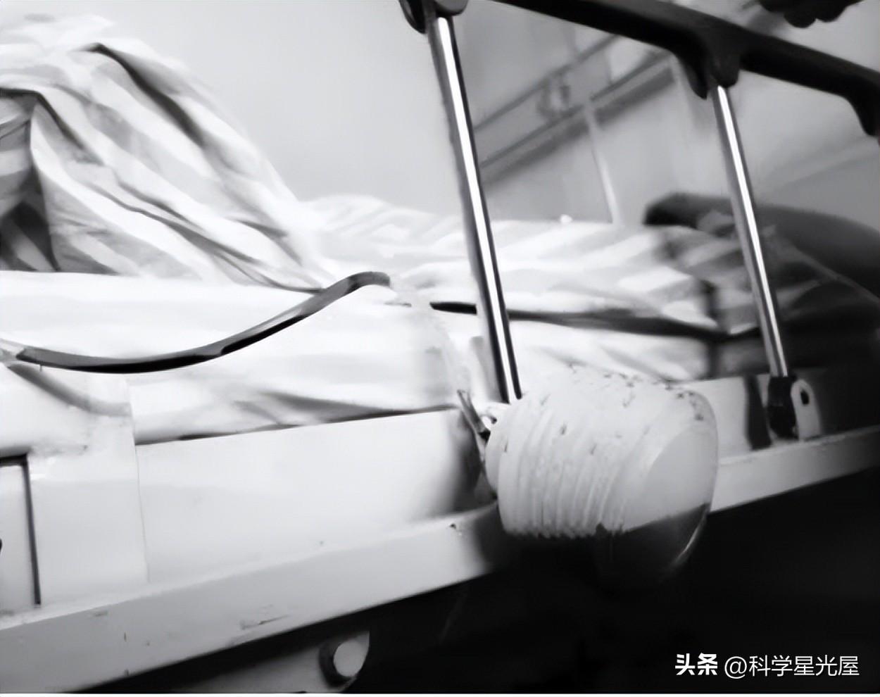 皮膚整片潰爛！71歲母親骨癌晚期「疼得一心求解脫」　女兒強行餵飯「哭求別咽氣」掀兩派網友論戰