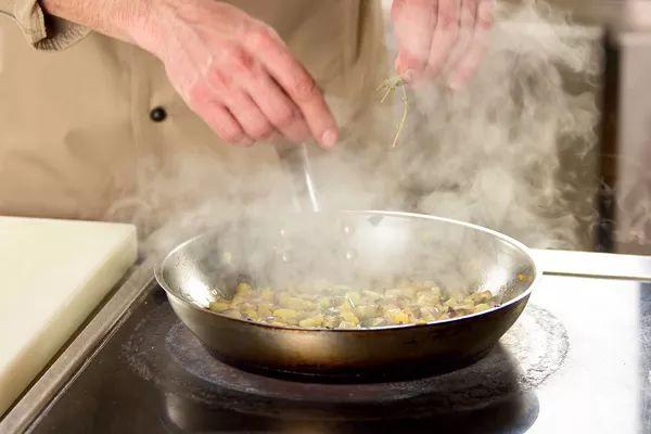 炒菜、洗碗千萬別有「5個壞習慣」！其中2個會引癌上身　別不信趕緊改