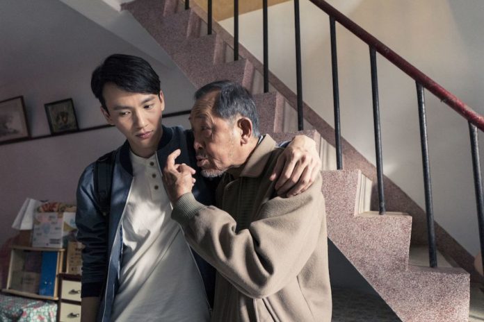 父親第7次住院「我決定放棄他」！妹妹出狠招「拿出一張紙」拯救我們一家：有些父母天生是子女剋星