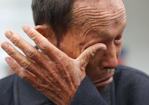 典型重男輕女家庭！父親去世後「留給弟弟1800萬財產」我卻一分沒有　弟弟「得知後舉動」讓我淚崩