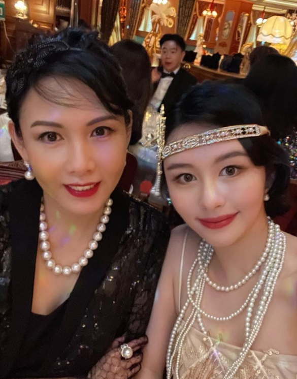邱淑貞23歲愛女沈月「時尚圈新寵」！繼承億萬時尚王國 閨蜜竟是歐洲公主