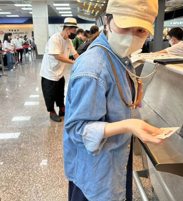 獨自帶嬰兒飛上海手忙腳亂 幸遇亞洲天王任賢齊暖心相助