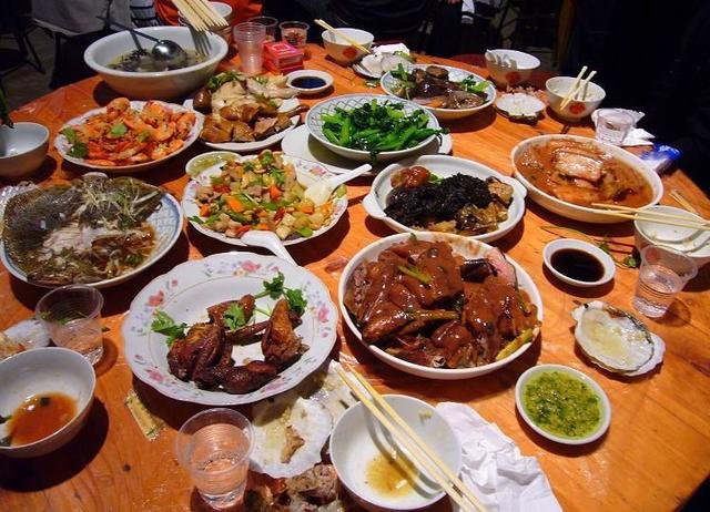 給婆婆過60歲大壽！到樓下才發現「忘拿紅包」忙返回去取　再次歸來「眼前一幕」讓我怒掀飯桌