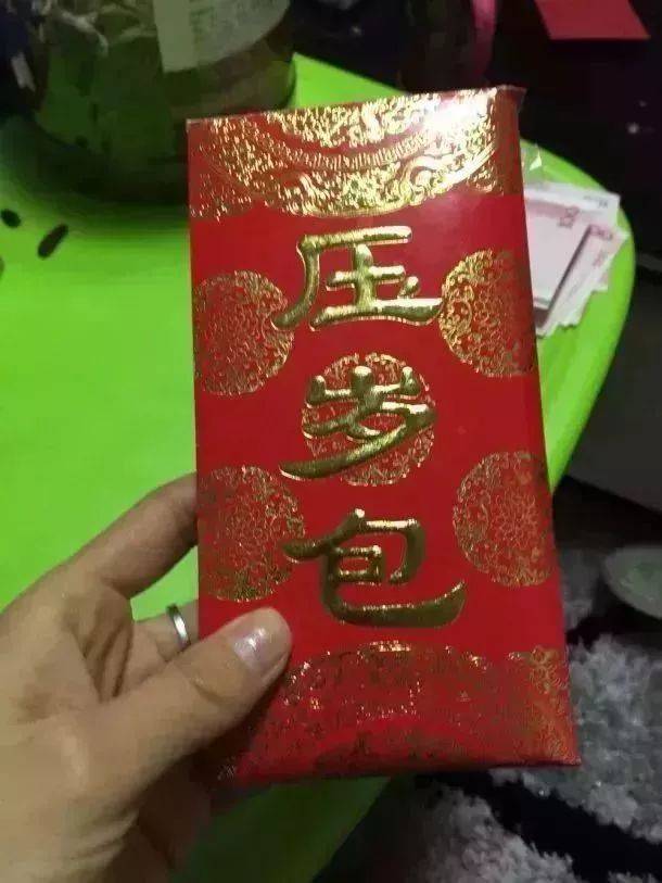 給婆婆過60歲大壽！到樓下才發現「忘拿紅包」忙返回去取　再次歸來「眼前一幕」讓我怒掀飯桌