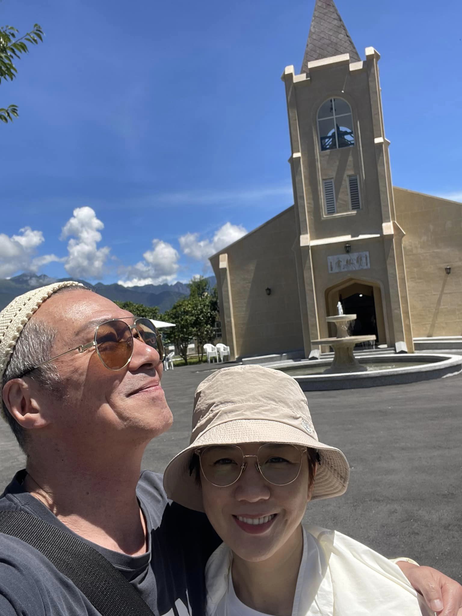 68歲黃仲崑現身宜蘭！當地巧遇粉絲「私下1暖舉曝」身邊未見妻身影　小17歲老婆「大爆當小三16年」婚姻超甜蜜