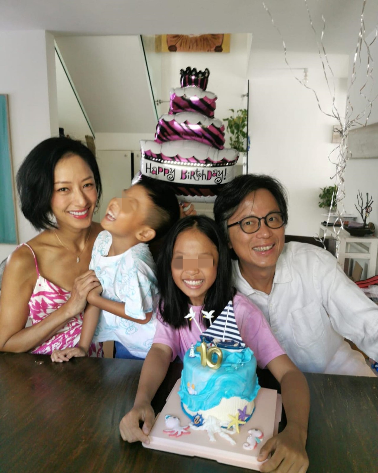 風光嫁珠寶商！46歲女星當媽「突瘦出排骨胸」照片嚇壞眾人　親吐健康狀況「真實體重曝」