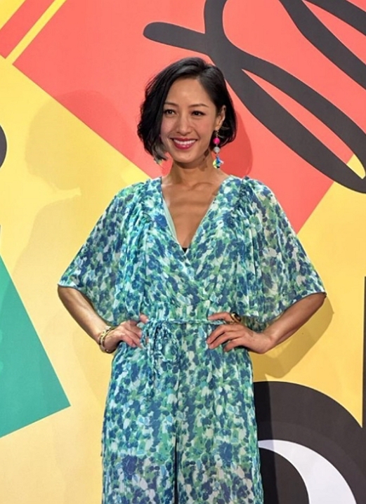 風光嫁珠寶商！46歲女星當媽「突瘦出排骨胸」照片嚇壞眾人　親吐健康狀況「真實體重曝」