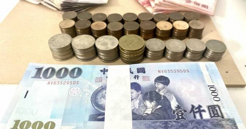同學都有錢人！窮學生「拼命考上醫學系」心裡卻超自卑　見同儕「爽爽吃喝玩樂」：很難不比較
