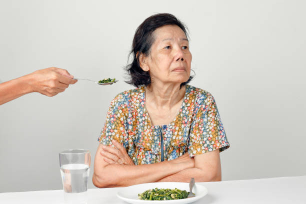 老伴去世後！我73歲「去兒子家養老」感到不對勁　某天隨手「拿兒媳水杯喝水後」憤然離去