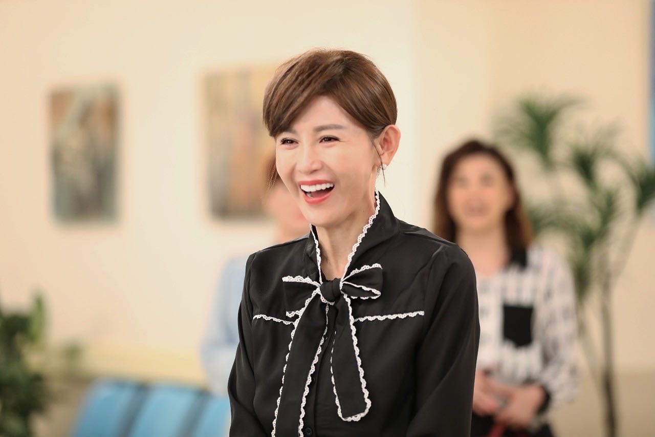 愛女赴美留學！鄭仲茵「爆肝5個月狂拍戲」驚吐：操死我好了　人還沒出國「先燒7位數」跪求工作上門