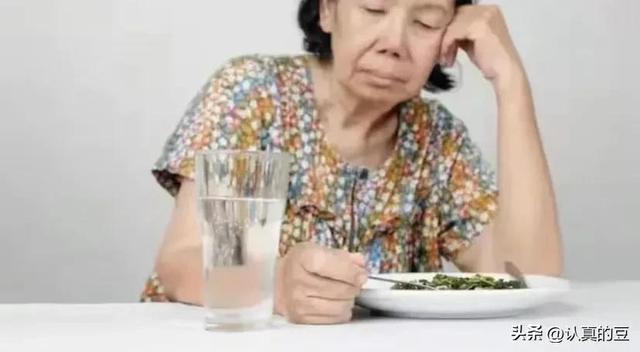 98歲的老母親高齡去世！我們兄妹5個「卻沒一人掉淚」：全因30年前一場命案...