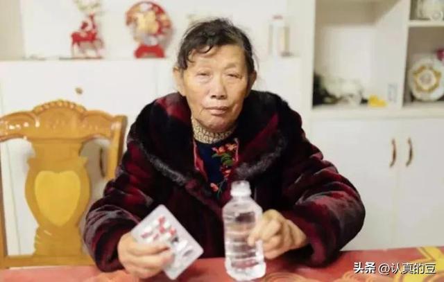 98歲的老母親高齡去世！我們兄妹5個「卻沒一人掉淚」：全因30年前一場命案...