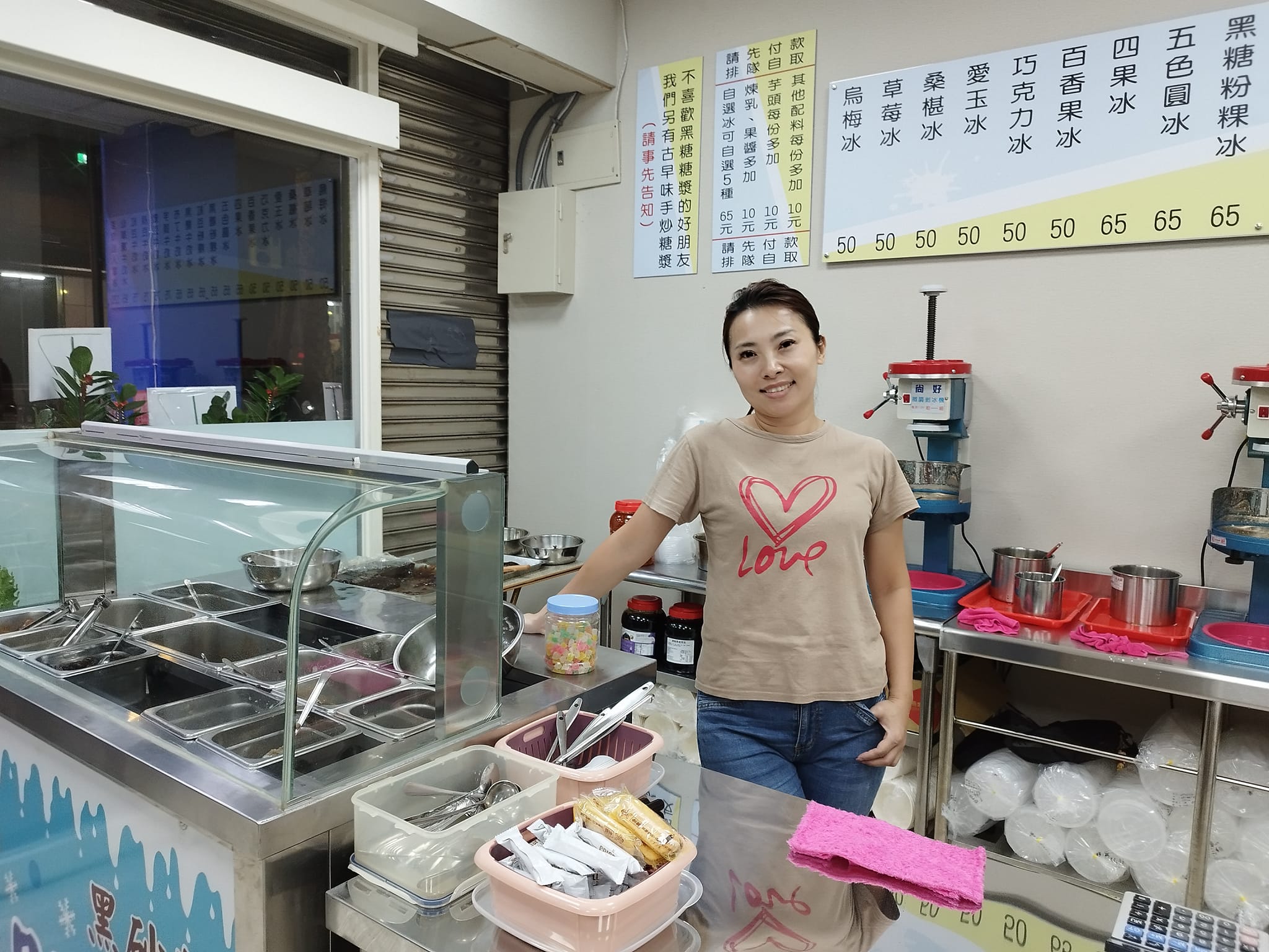 被封雞排女王！46歲台語女歌手經營6年「無奈曝收攤了」　不氣餒「和先生改開冰店」龍千玉也是客人