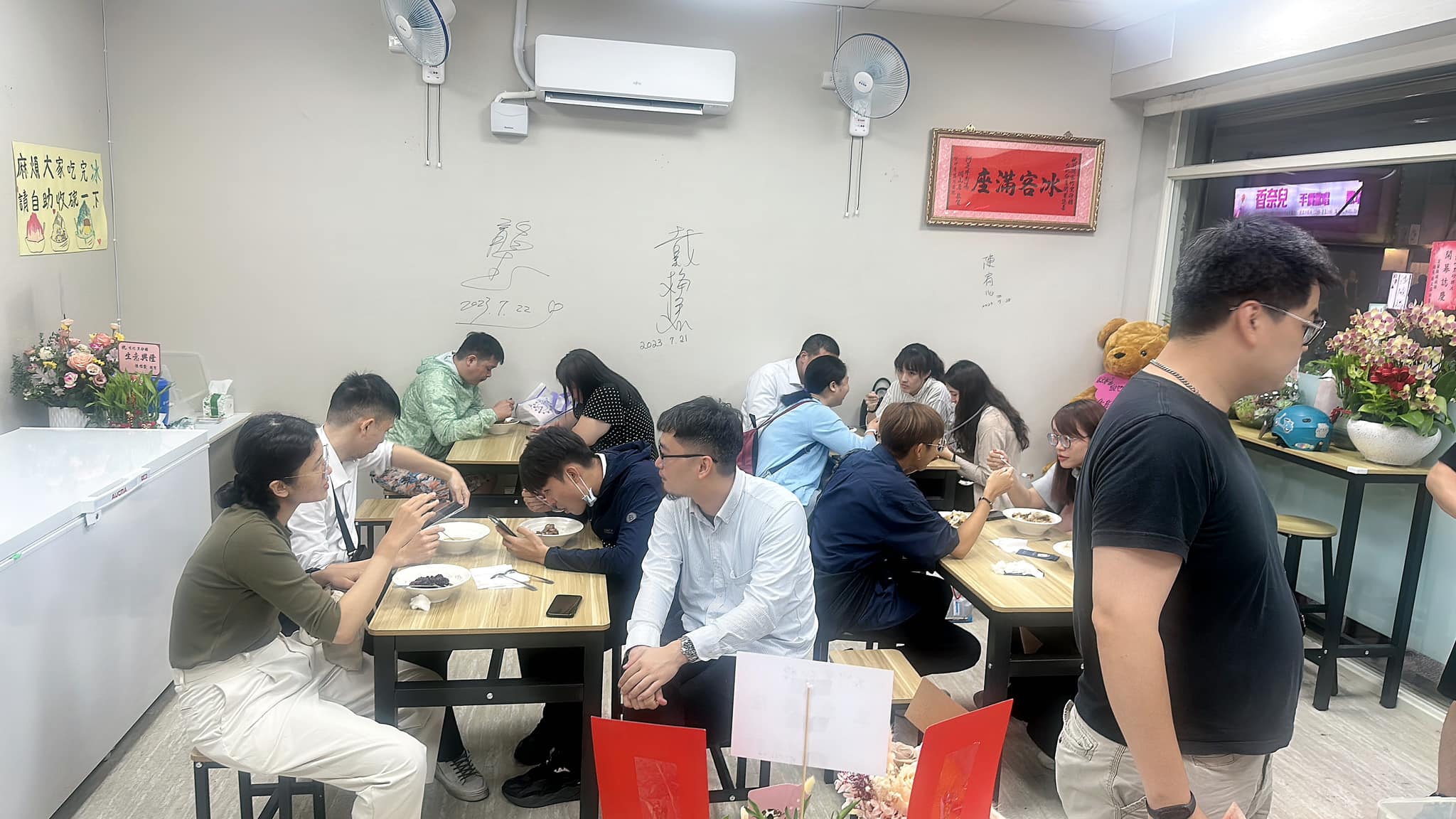 被封雞排女王！46歲台語女歌手經營6年「無奈曝收攤了」　不氣餒「和先生改開冰店」龍千玉也是客人