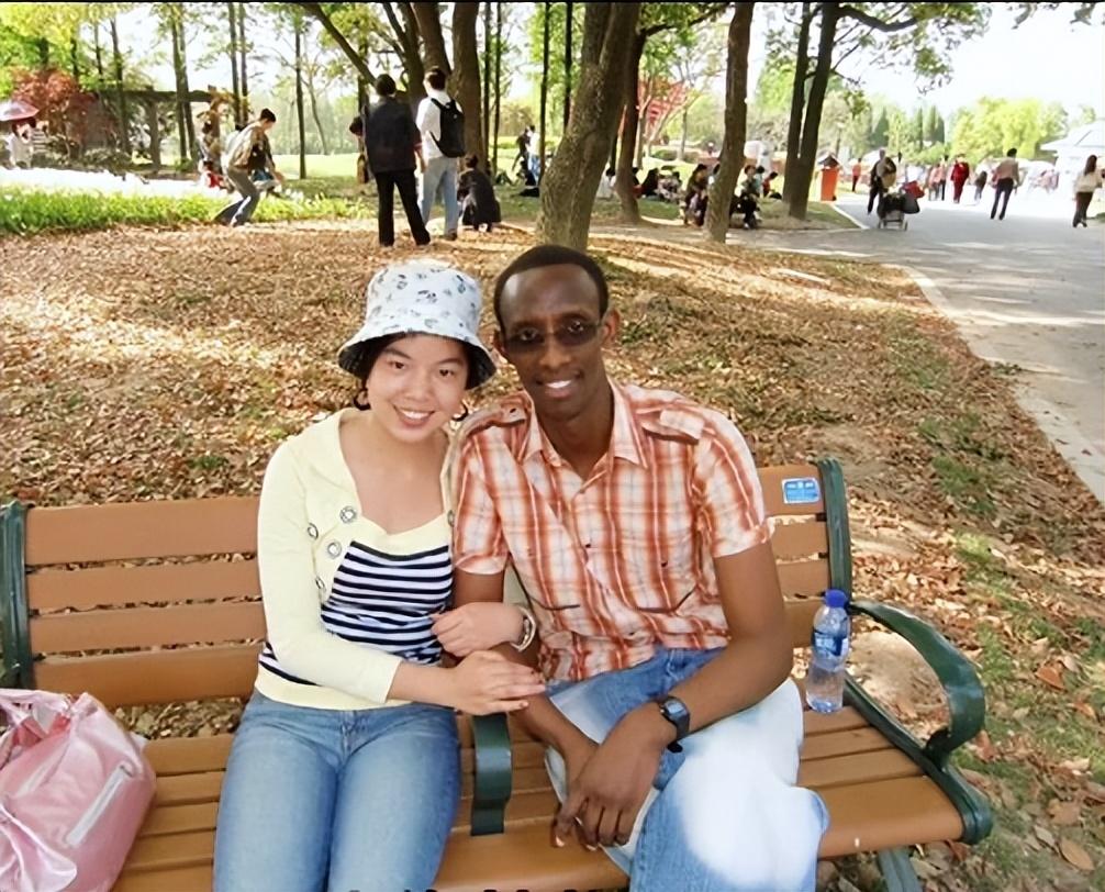 愛上黑人留學生!女大學生「不顧父母反對」為愛遠嫁非洲 婚後生活發生「翻天覆地變化」