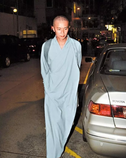 放棄千億家產！59歲知名男星「落髮為僧20年」退出演藝圈　如今再曝光「面相變化大」心靈得到解放