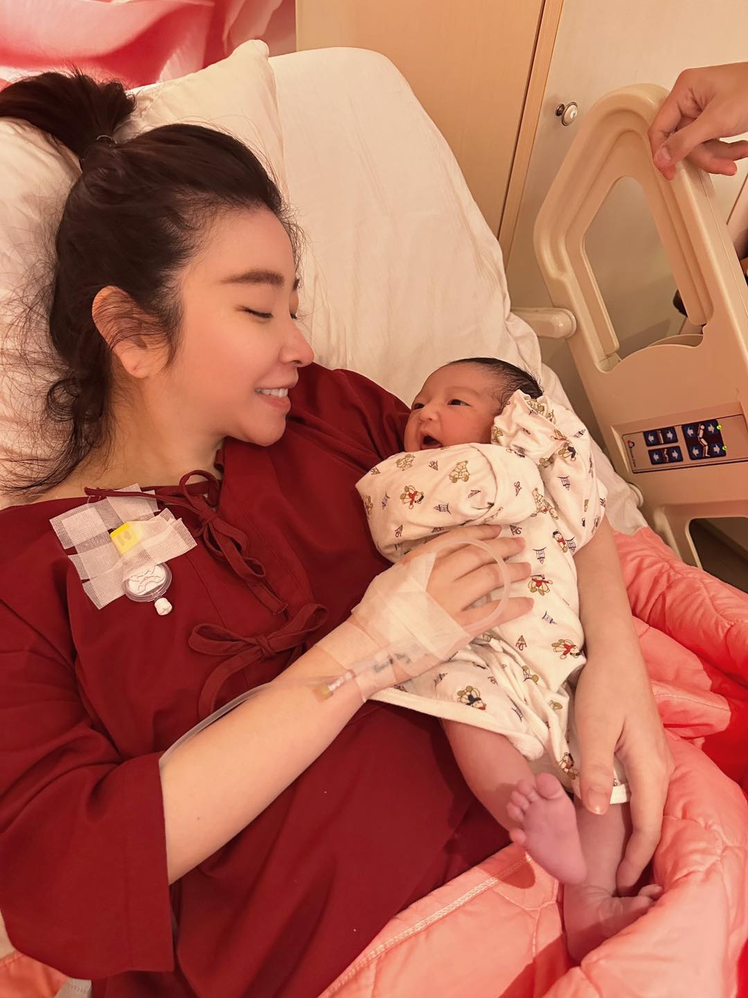 升格新手媽一個月！41歲女星「2功能」嚴重退化　淚吐「產後煎熬心聲」：氣自己怎會這樣